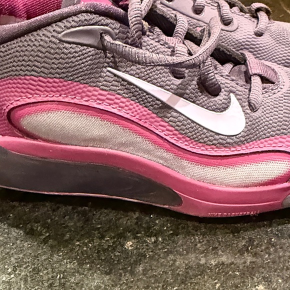 Nike Kids' Grade School IsoFly Basketball Shoes - in Raisin - Picture 5 of 9